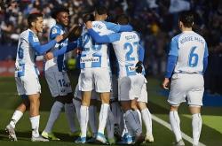 开云体育app-奥萨苏纳客场逼平对手，艰难抢点保持中游位置