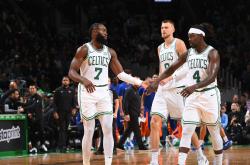 开云下载-凯尔特人横扫76人，易建联惊艳四座的简单介绍