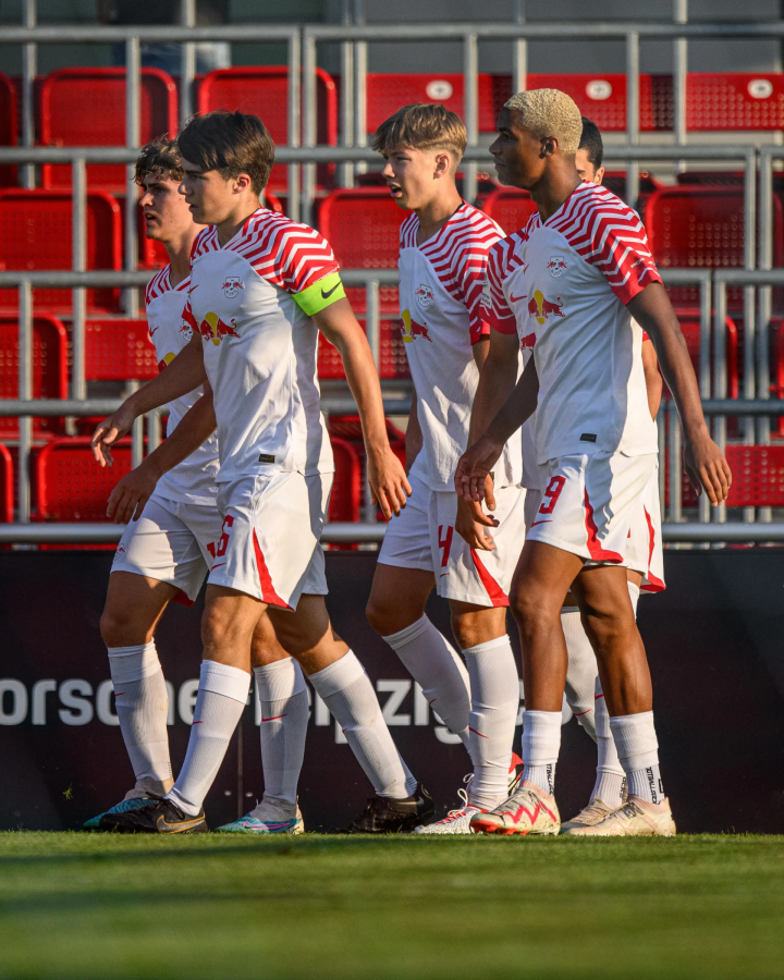 法兰克福客场逼平了RB莱比锡，双方并驾齐驱