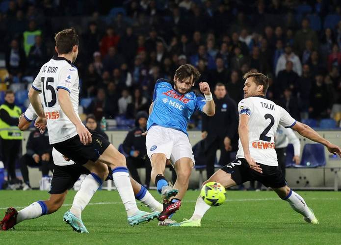 关于那不勒斯主场击败热那亚，保持领先优势的信息