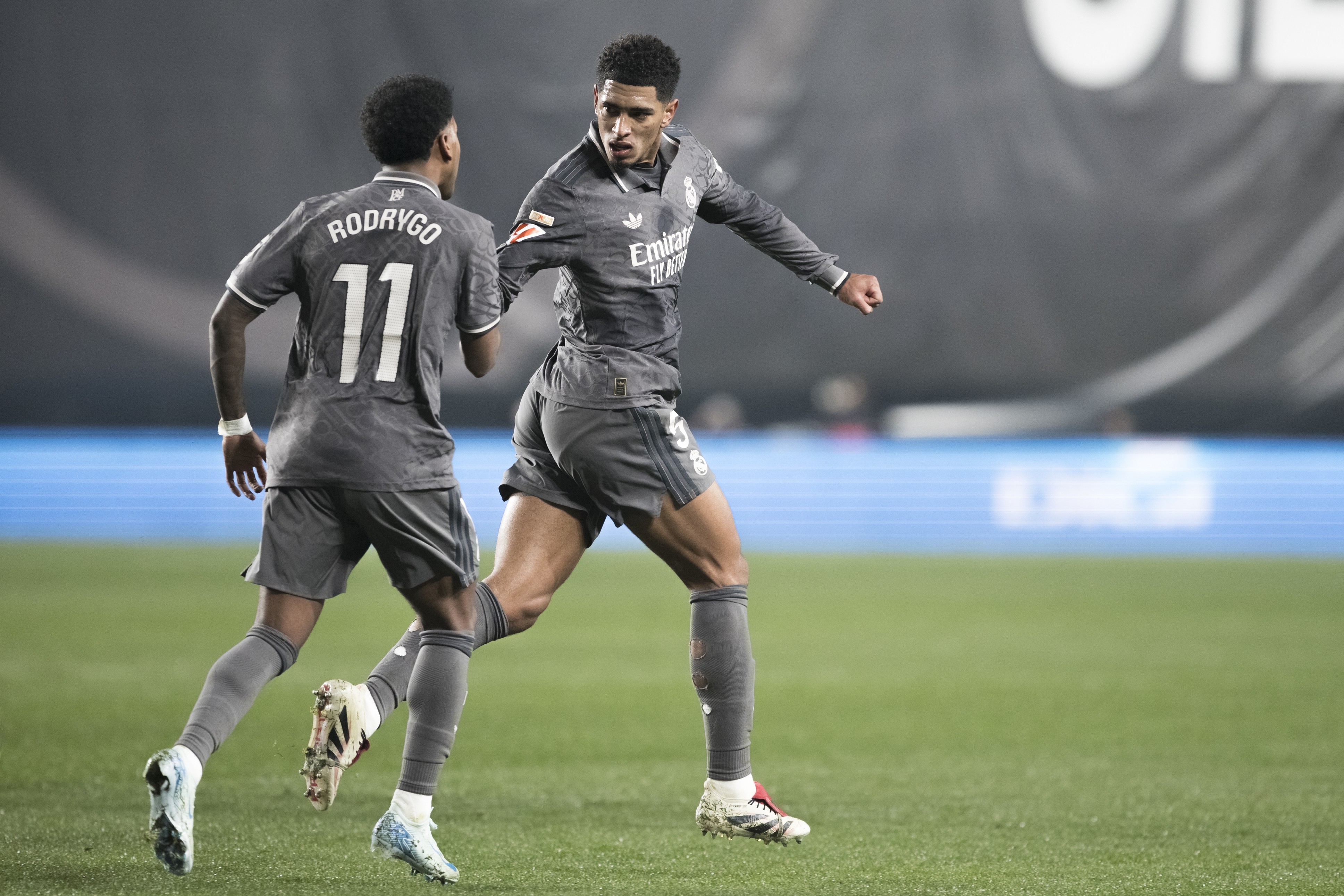 包含皇马主帅坚守阵地，成功带领球队取得胜利！的词条