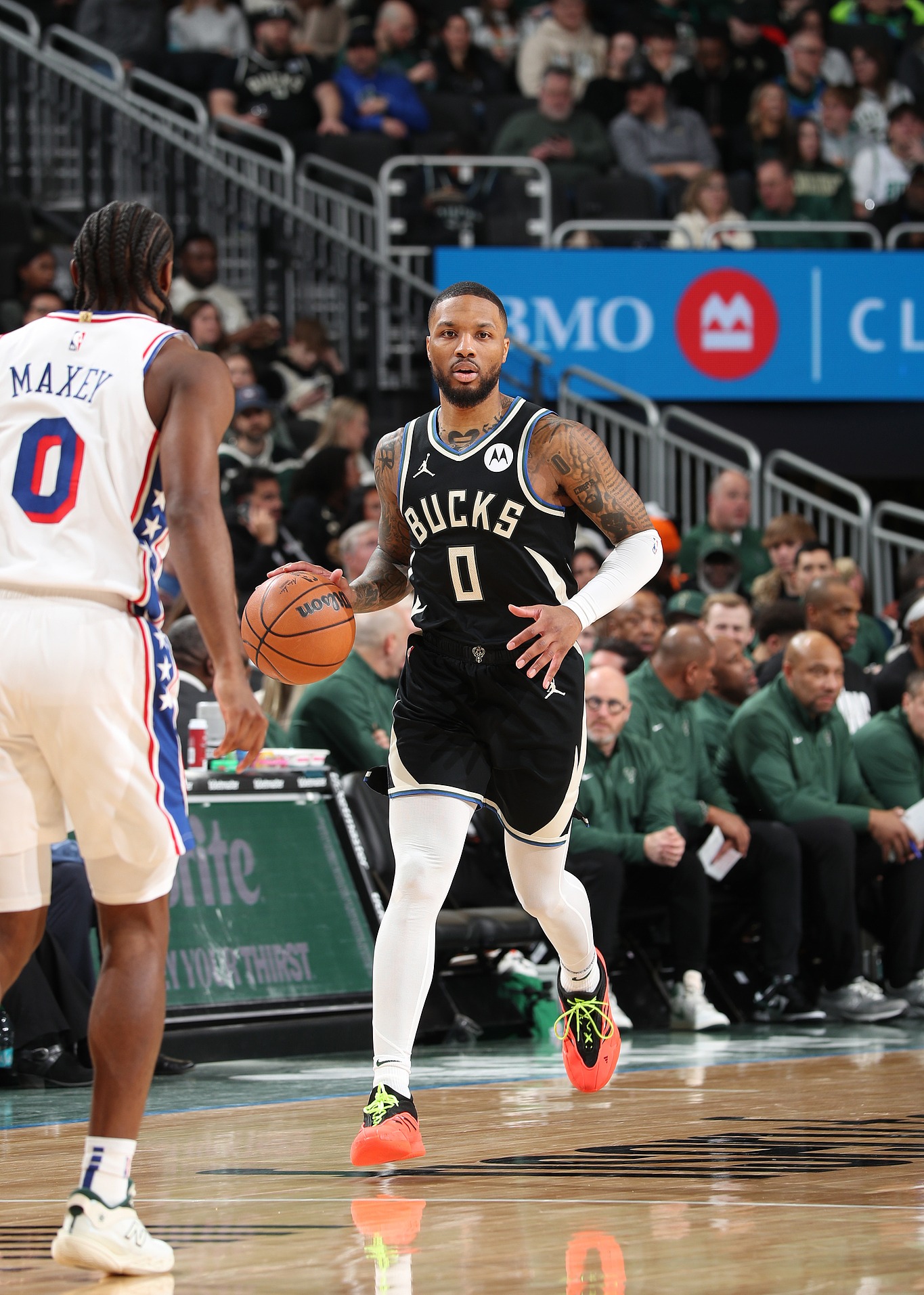 雄鹿主场力克76人,豪取七连胜 雄鹿主场力克76人,豪取七连胜