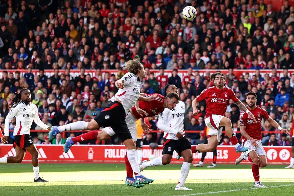 布莱顿主场大胜,球队迎来赛季首个三分 布莱顿主场大胜,球队迎来赛季首个三分