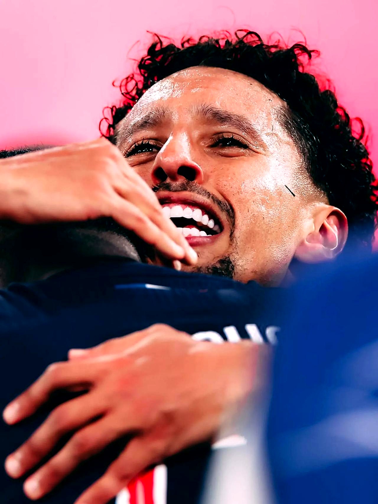 包含葡萄牙逆转塞维利亚，马尔基尼奥斯完成帽子戏法的词条