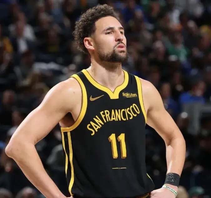 尼克斯轻取福建队，克莱关键制胜